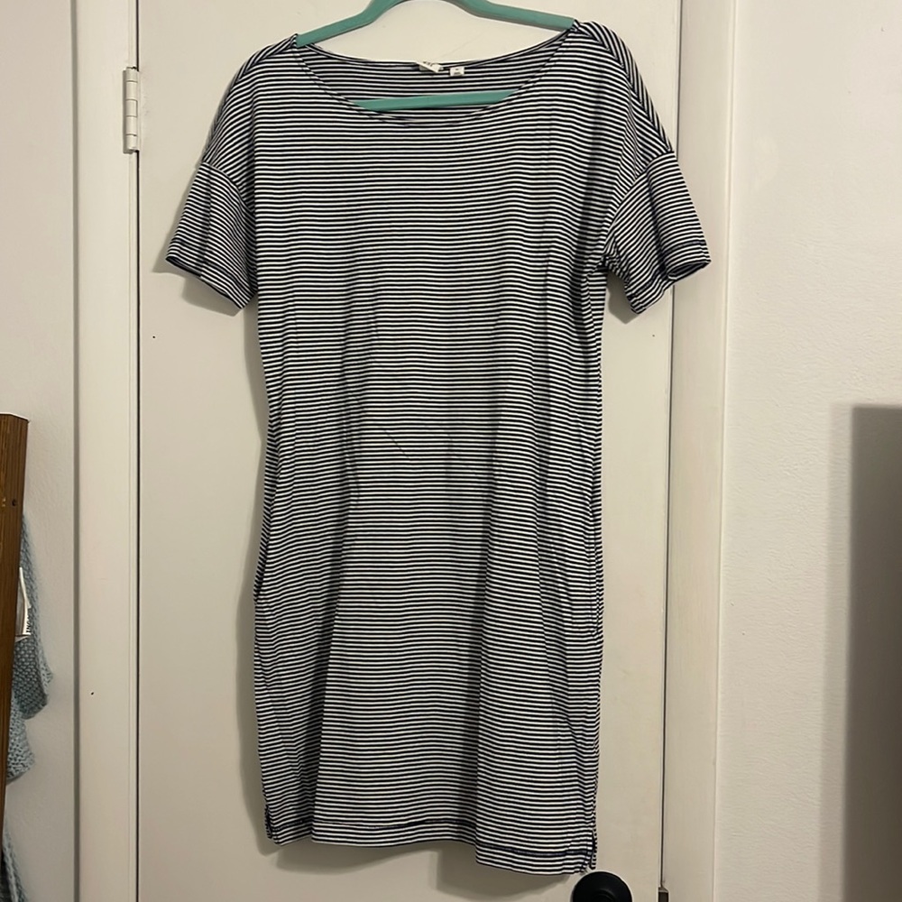 Gap Navy and White dress with pockets